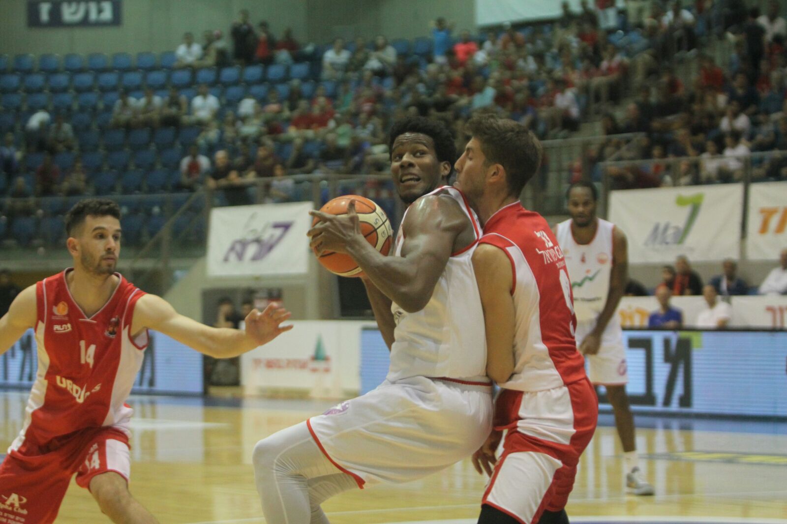 אנדל קומברבאץ' צמוד לרמת גן. בתכל'ס באר שבע ברחה ברחה (צילום: באדיבות שי מוגילבסקי)